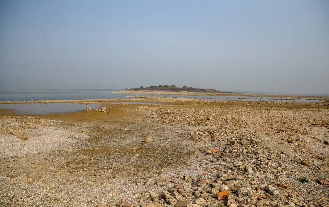 Kuruyan barajın altından çıkanlar şaşırttı! İklim krizinin sonuçları çok ağır olacak 8